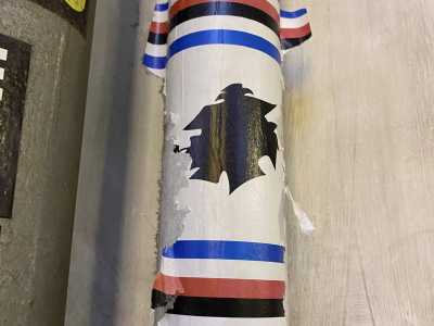 Imbocchiamo ora strada Palazzo di Citt� dove spiccano tanti adesivi della Sampdoria, club genovese gemellato con il Bari